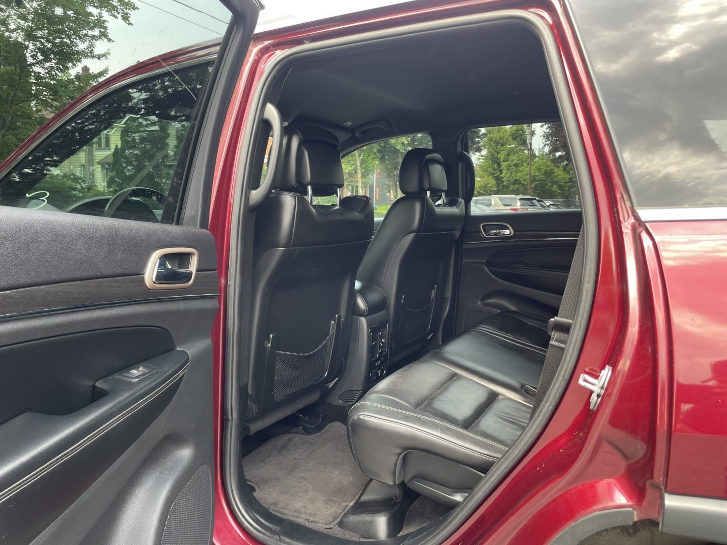 2017 Jeep Grand Cherokee Limited 4WD (1C4RJFBG9HC) with an 3.6L V6 DOHC 24V engine, 8A transmission, located at 101 N. Main Street, Muncy, PA, 17756, (570) 546-5462, 41.207691, -76.785942- Photo#6