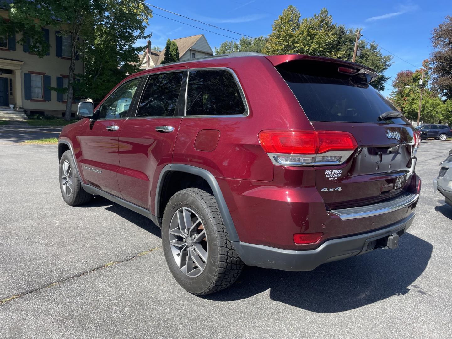 2017 Jeep Grand Cherokee Limited 4WD (1C4RJFBG9HC) with an 3.6L V6 DOHC 24V engine, 8A transmission, located at 101 N. Main Street, Muncy, PA, 17756, (570) 546-5462, 41.207691, -76.785942- Photo#3