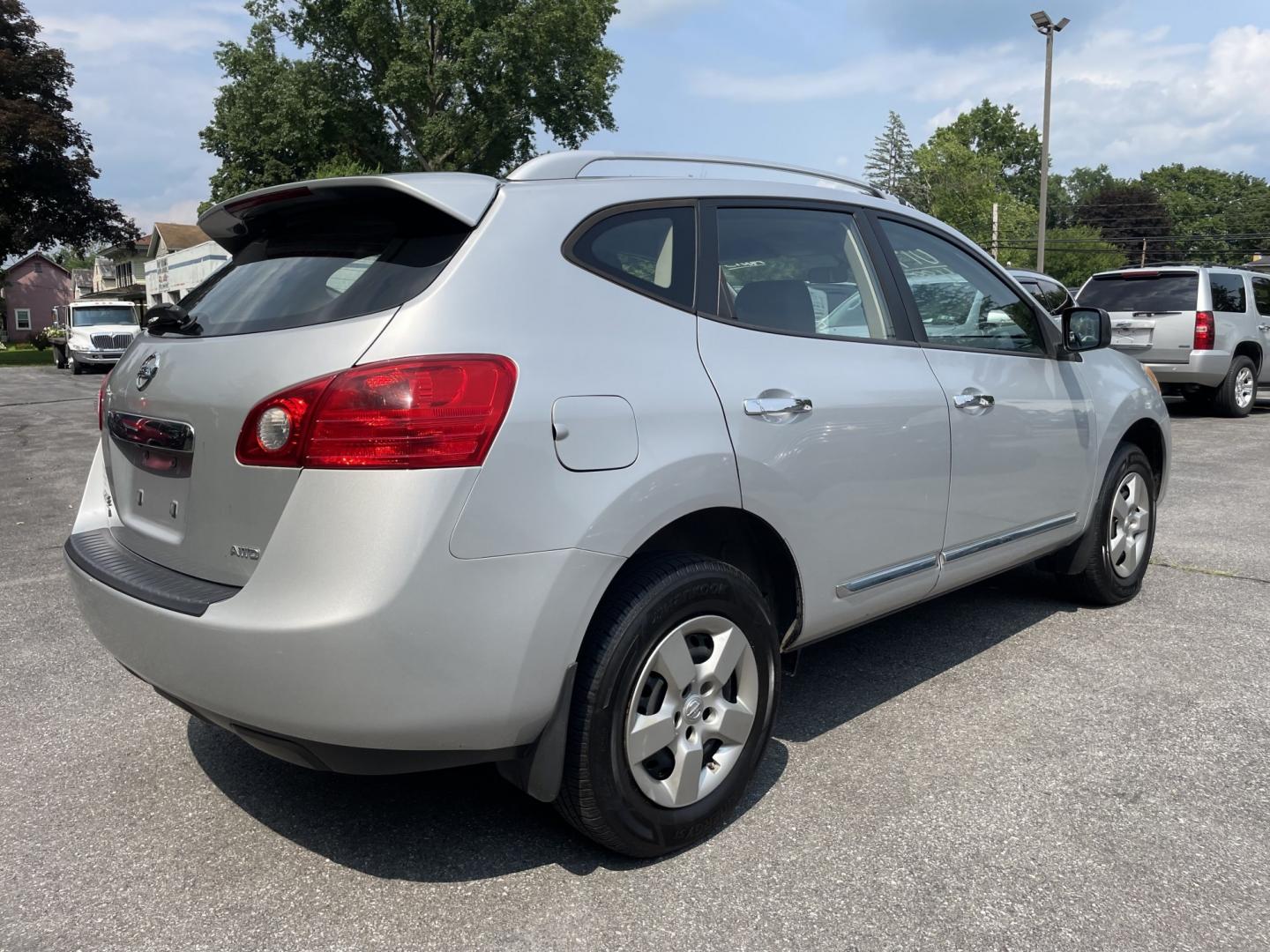 2014 Nissan Rogue S AWD (JN8AS5MV9EW) with an 2.5L L4 DOHC 16V engine, CVT transmission, located at 101 N. Main Street, Muncy, PA, 17756, (570) 546-5462, 41.207691, -76.785942- Photo#3