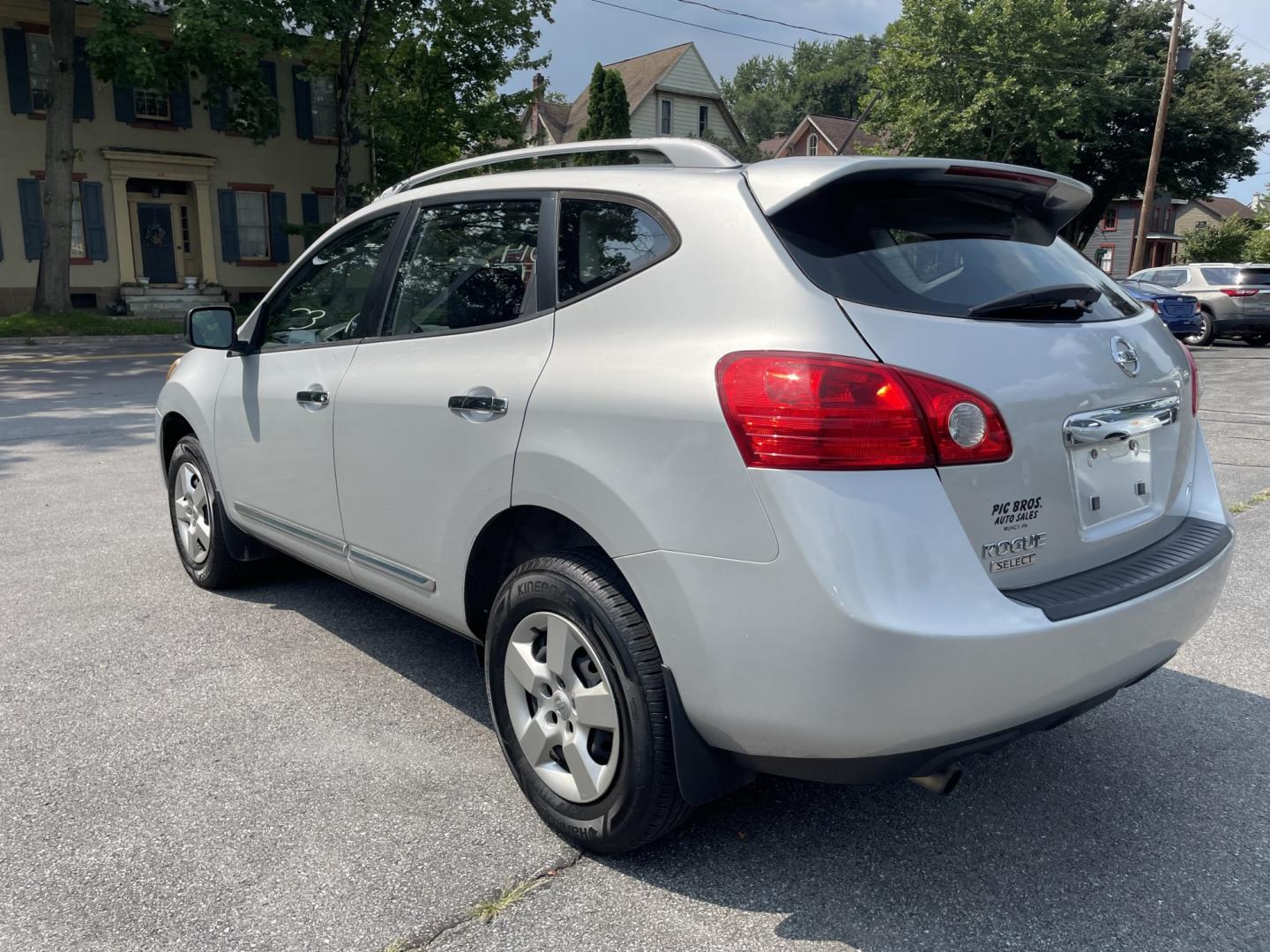 2014 Nissan Rogue S AWD (JN8AS5MV9EW) with an 2.5L L4 DOHC 16V engine, CVT transmission, located at 101 N. Main Street, Muncy, PA, 17756, (570) 546-5462, 41.207691, -76.785942- Photo#2