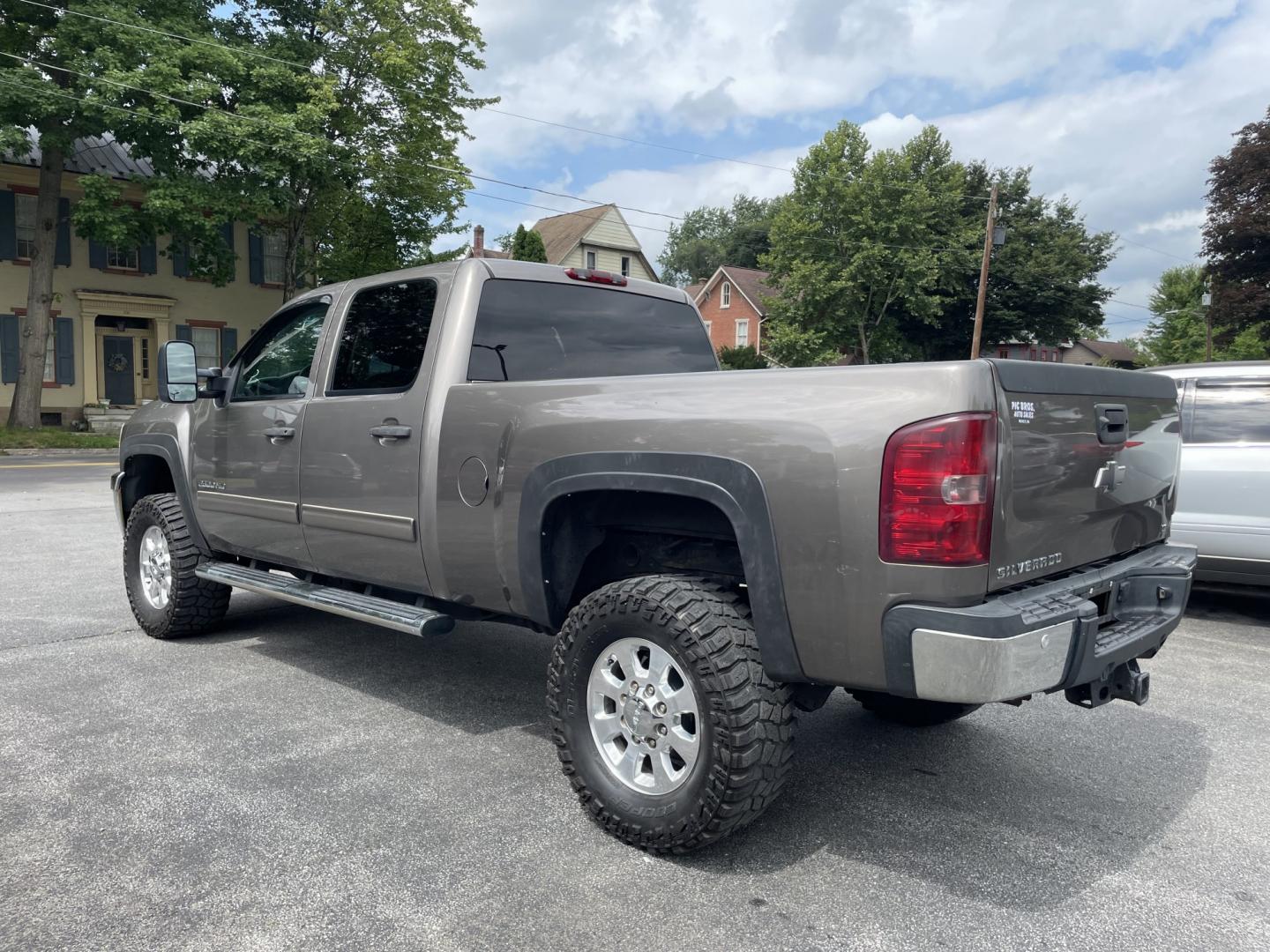 2012 Chevrolet Silverado 2500HD LT Crew Cab 4WD (1GC1KXEG0CF) with an 6.0L V8 OHV 16V FFV engine, 6-Speed Automatic transmission, located at 101 N. Main Street, Muncy, PA, 17756, (570) 546-5462, 41.207691, -76.785942- Photo#1