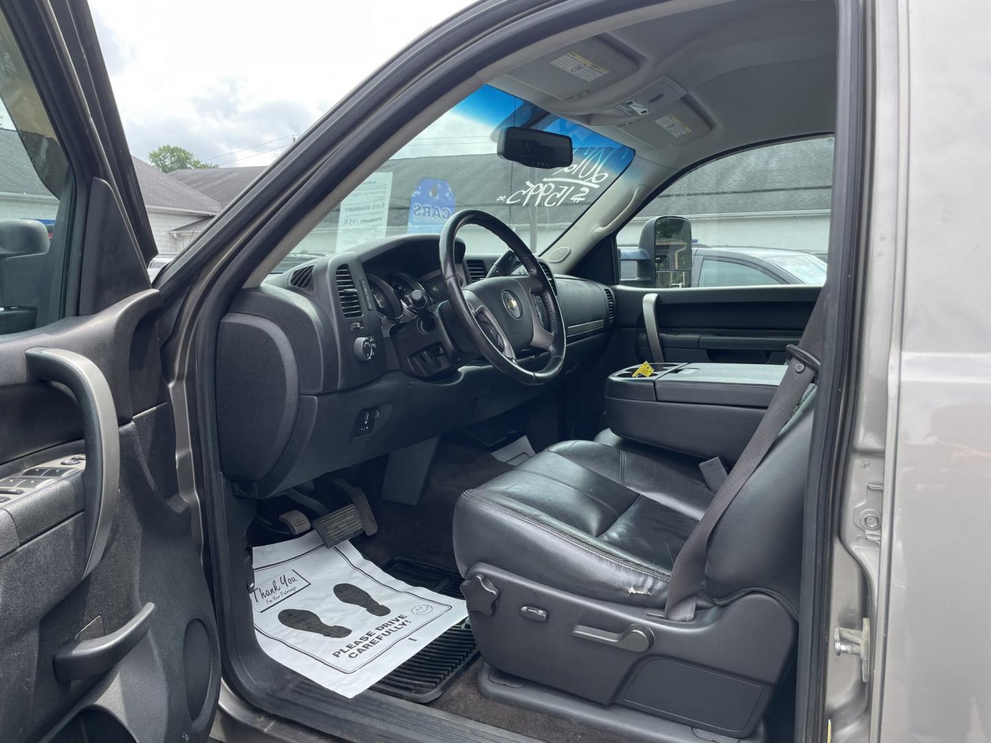 2012 Chevrolet Silverado 2500HD LT Crew Cab 4WD (1GC1KXEG0CF) with an 6.0L V8 OHV 16V FFV engine, 6-Speed Automatic transmission, located at 101 N. Main Street, Muncy, PA, 17756, (570) 546-5462, 41.207691, -76.785942- Photo#5