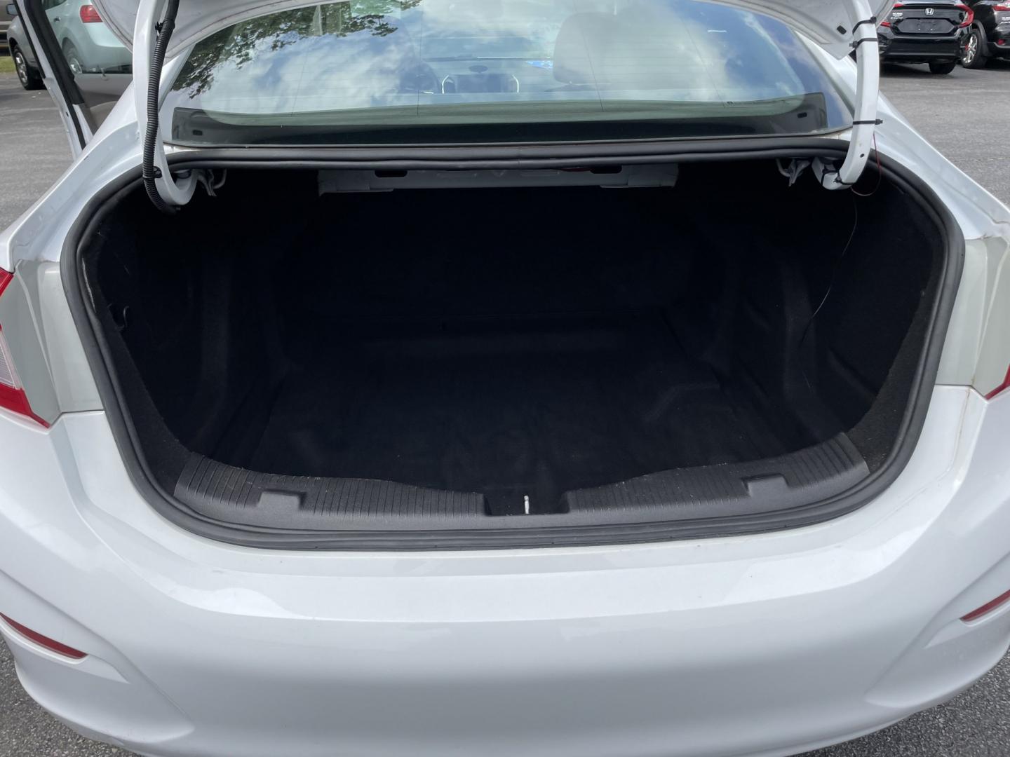 2017 Chevrolet Cruze LS Auto (1G1BC5SM3H7) with an 1.4L L4 DOHC 16V TURBO engine, 6A transmission, located at 101 N. Main Street, Muncy, PA, 17756, (570) 546-5462, 41.207691, -76.785942- Photo#8