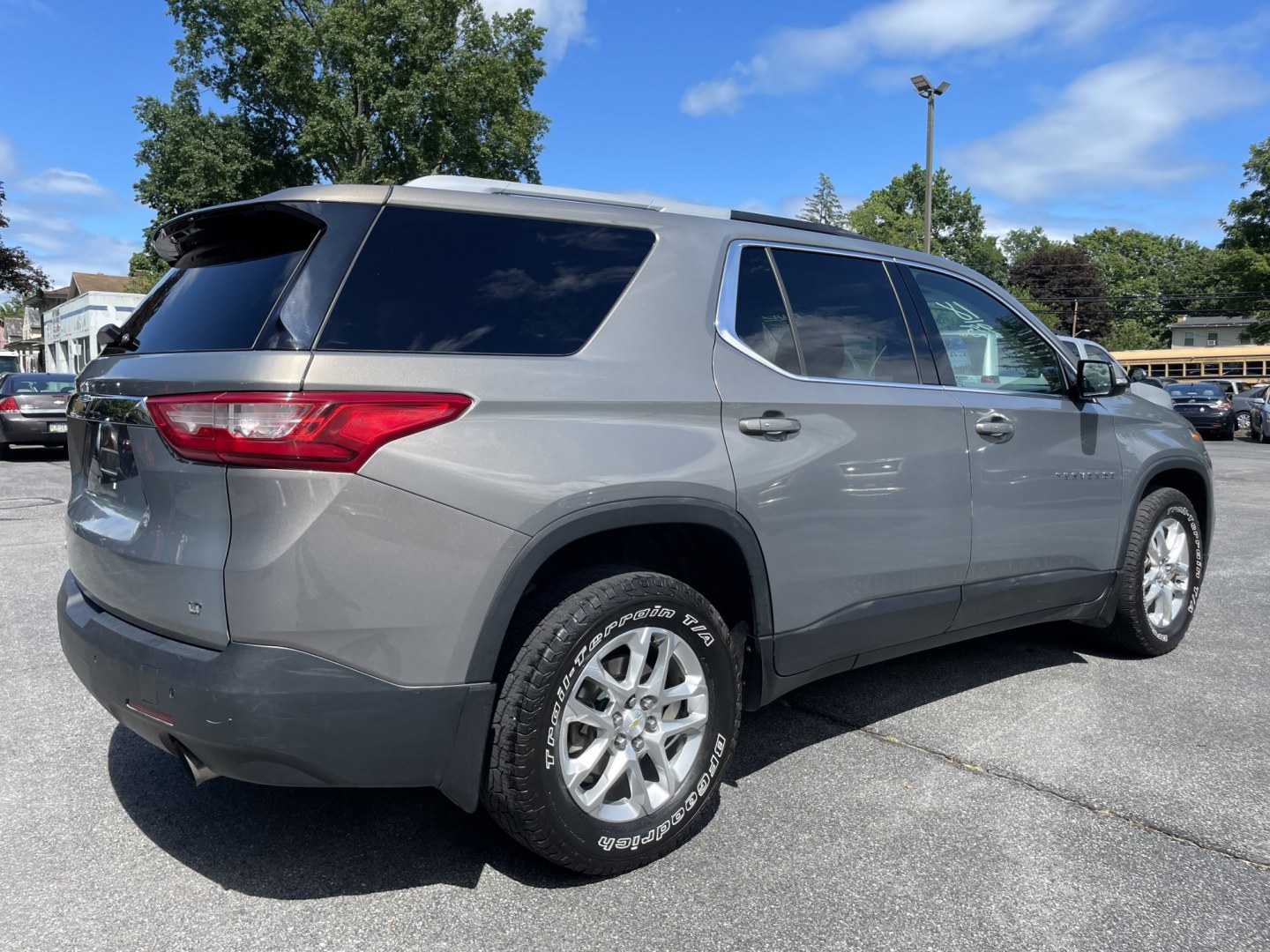2018 Chevrolet Traverse LT Cloth AWD (1GNEVGKWXJJ) with an 3.6L V6 DOHC 24V engine, 9A transmission, located at 101 N. Main Street, Muncy, PA, 17756, (570) 546-5462, 41.207691, -76.785942- Photo#3