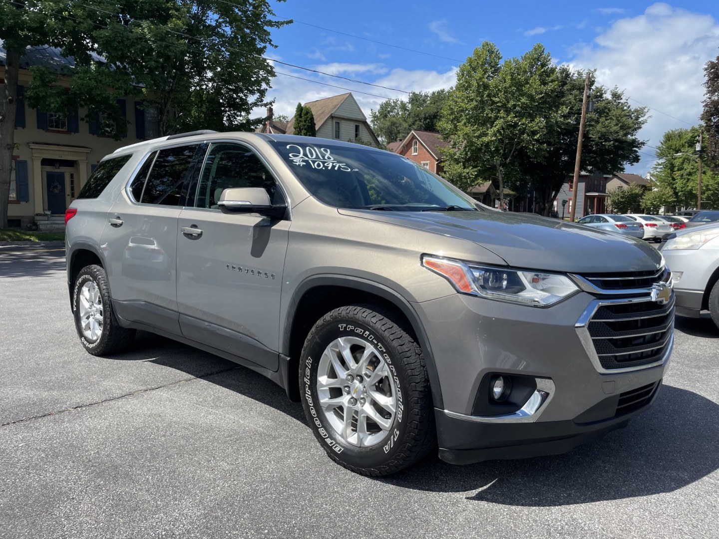 2018 Chevrolet Traverse LT Cloth AWD (1GNEVGKWXJJ) with an 3.6L V6 DOHC 24V engine, 9A transmission, located at 101 N. Main Street, Muncy, PA, 17756, (570) 546-5462, 41.207691, -76.785942- Photo#1