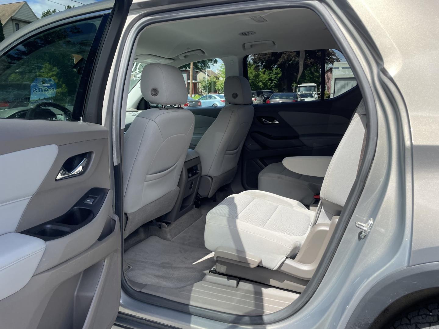 2018 Chevrolet Traverse LT Cloth AWD (1GNEVGKWXJJ) with an 3.6L V6 DOHC 24V engine, 9A transmission, located at 101 N. Main Street, Muncy, PA, 17756, (570) 546-5462, 41.207691, -76.785942- Photo#8