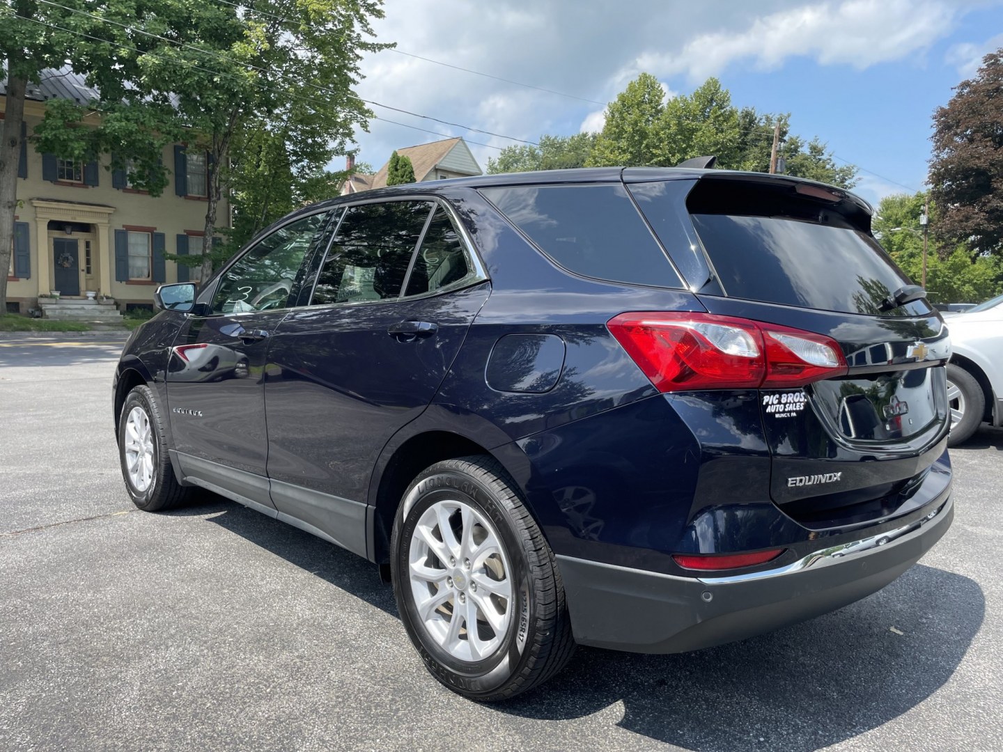 2020 Chevrolet Equinox LT AWD (3GNAXUEV1LS) with an 1.5L L4 DOHC 16V TURBO engine, 6A transmission, located at 101 N. Main Street, Muncy, PA, 17756, (570) 546-5462, 41.207691, -76.785942- Photo#3