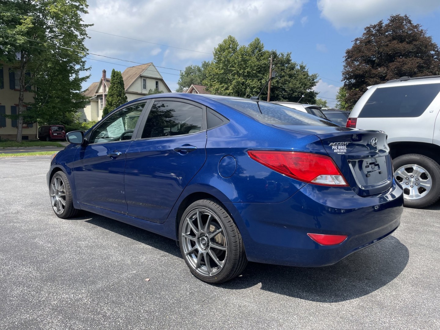 2017 Hyundai Accent SE 4-Door (KMHCT4AE8HU) with an 1.6L L4 DOHC 16V engine, 6A transmission, located at 101 N. Main Street, Muncy, PA, 17756, (570) 546-5462, 41.207691, -76.785942- Photo#2