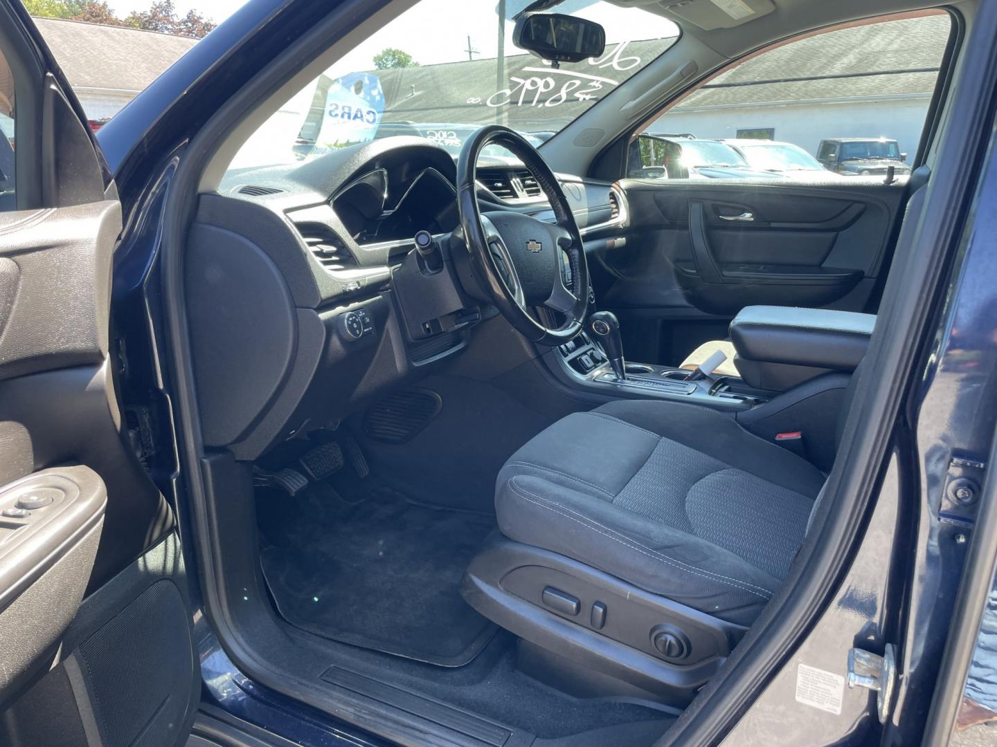 2016 Chevrolet Traverse 1LT AWD (1GNKVGKD2GJ) with an 3.6L V6 DOHC 24V engine, 6A transmission, located at 101 N. Main Street, Muncy, PA, 17756, (570) 546-5462, 41.207691, -76.785942- Photo#6
