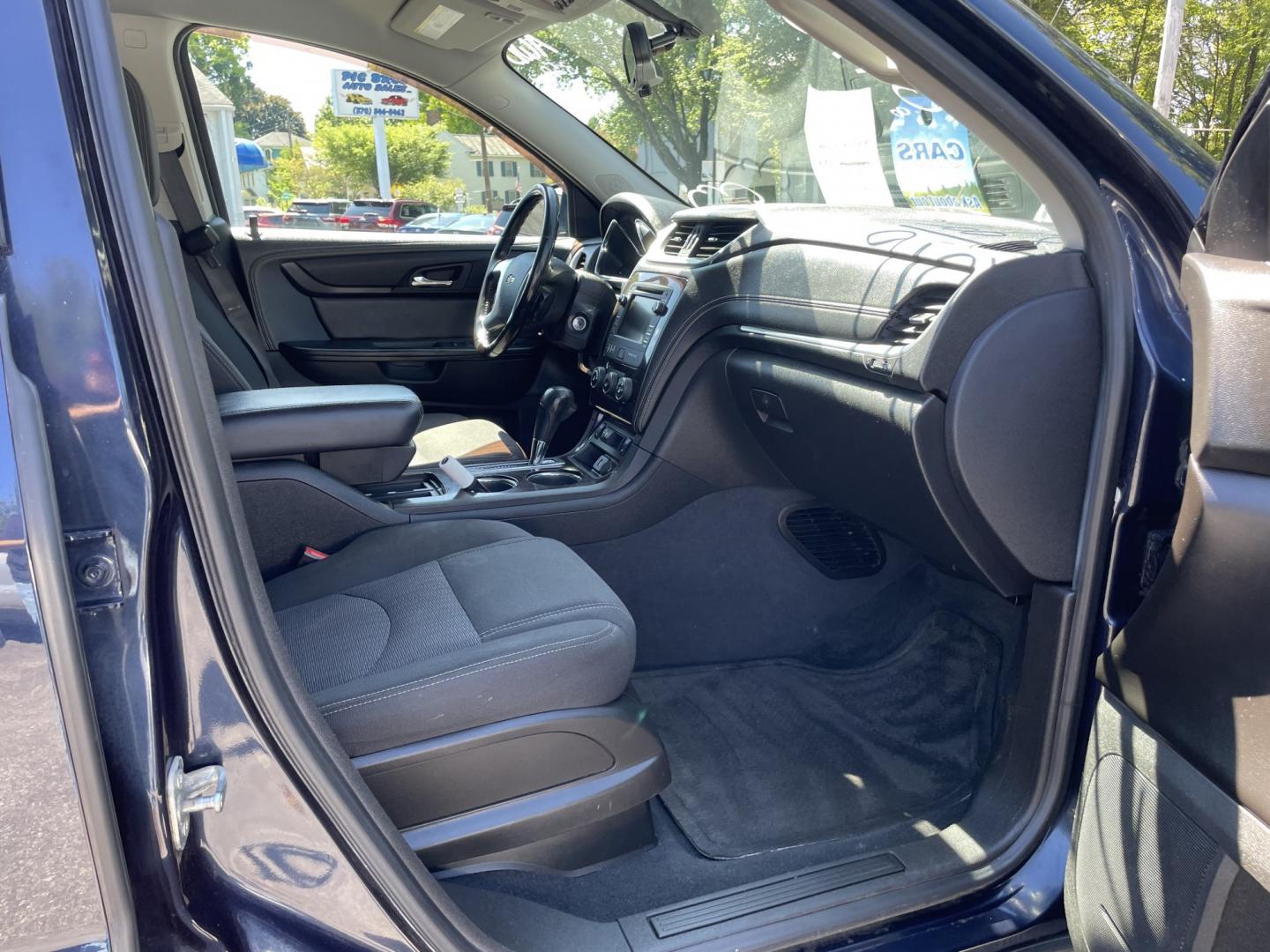 2016 Chevrolet Traverse 1LT AWD (1GNKVGKD2GJ) with an 3.6L V6 DOHC 24V engine, 6A transmission, located at 101 N. Main Street, Muncy, PA, 17756, (570) 546-5462, 41.207691, -76.785942- Photo#7