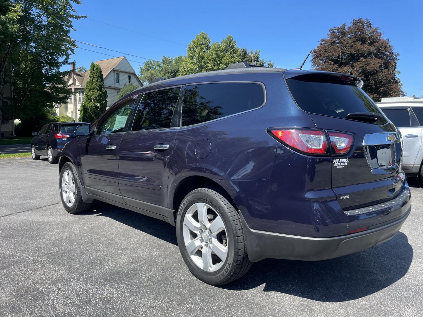 2016 Chevrolet Traverse 1LT AWD (1GNKVGKD2GJ) with an 3.6L V6 DOHC 24V engine, 6A transmission, located at 101 N. Main Street, Muncy, PA, 17756, (570) 546-5462, 41.207691, -76.785942- Photo#4