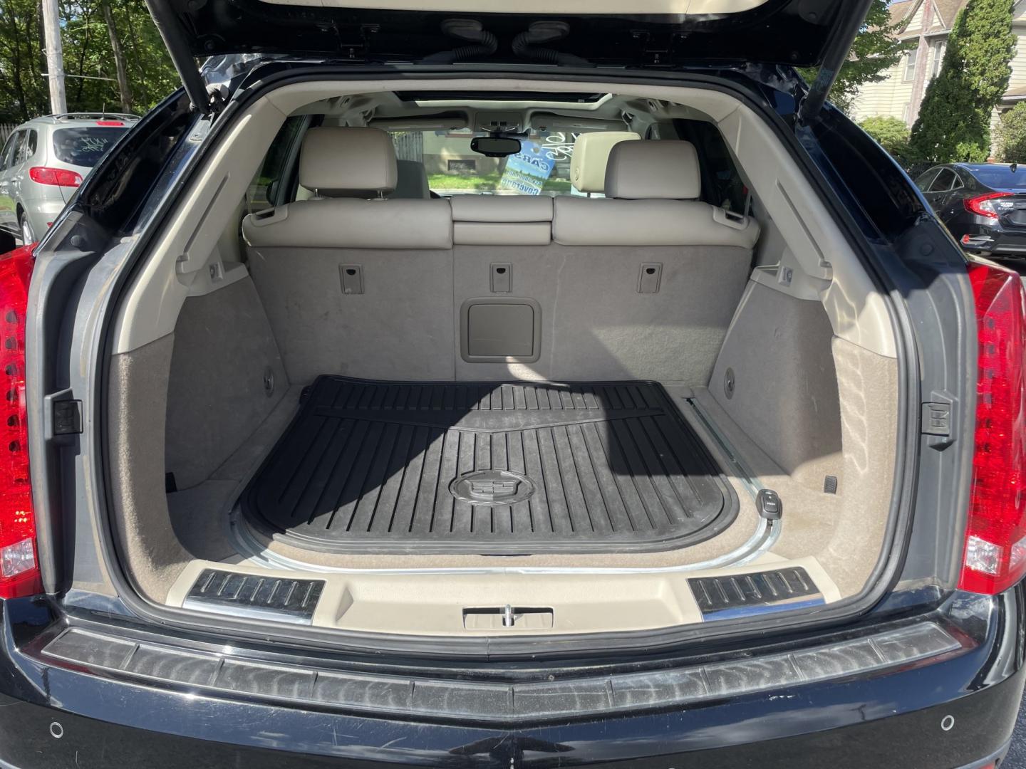 2016 Cadillac SRX Luxury Collection FWD (3GYFNBE38GS) with an 3.6L V6 DOHC 24V FFV engine, 6A transmission, located at 101 N. Main Street, Muncy, PA, 17756, (570) 546-5462, 41.207691, -76.785942- Photo#7
