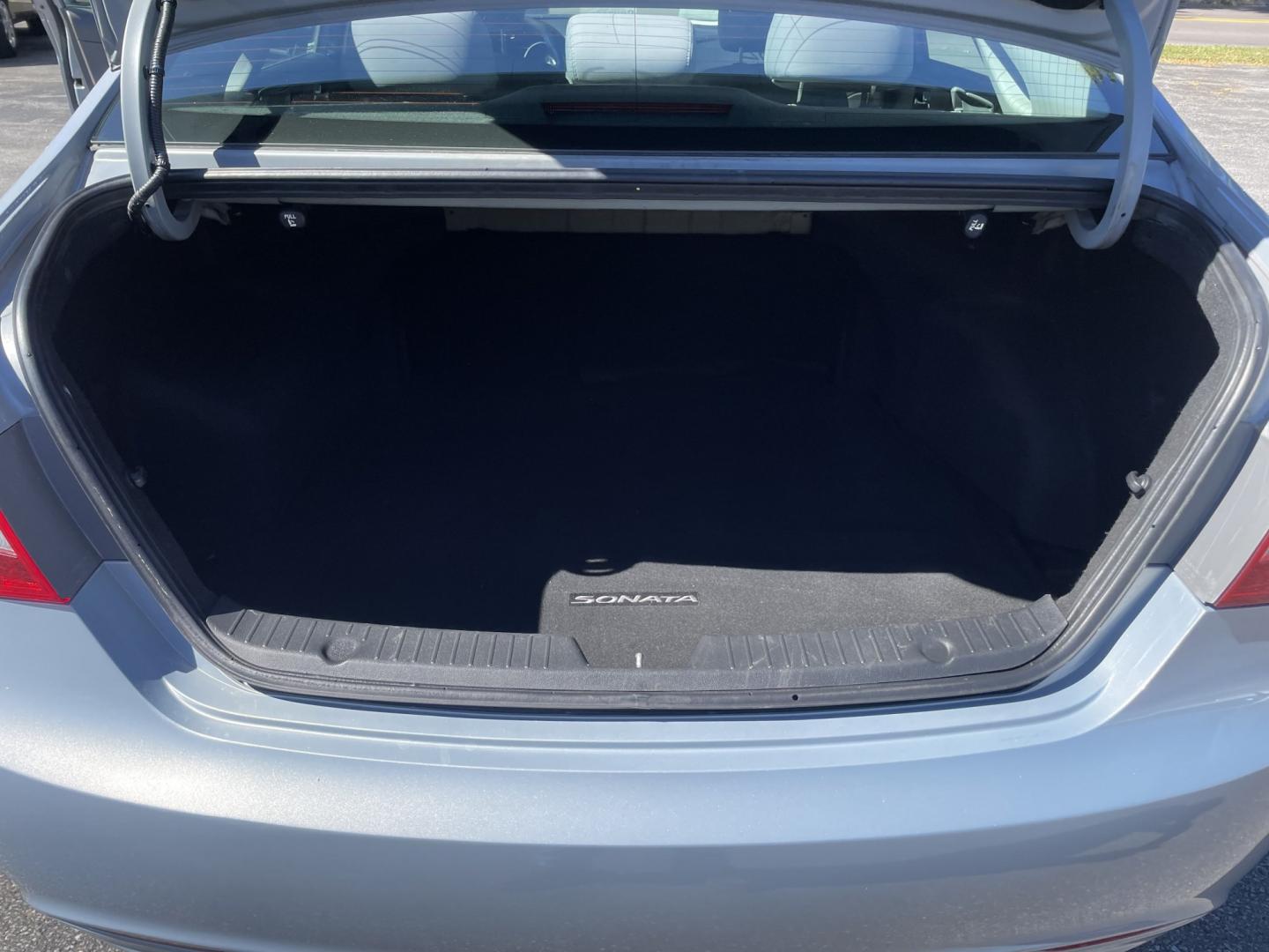 2011 Hyundai Sonata GLS Auto (5NPEB4AC6BH) with an 2.4L L4 DOHC 16V engine, 5A transmission, located at 101 N. Main Street, Muncy, PA, 17756, (570) 546-5462, 41.207691, -76.785942- Photo#6