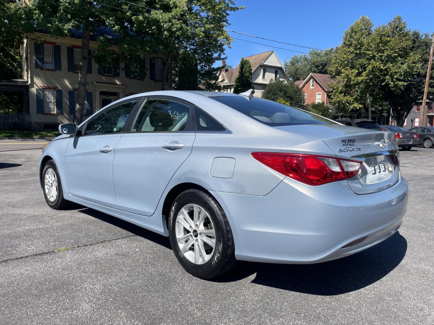 2011 Hyundai Sonata GLS Auto (5NPEB4AC6BH) with an 2.4L L4 DOHC 16V engine, 5A transmission, located at 101 N. Main Street, Muncy, PA, 17756, (570) 546-5462, 41.207691, -76.785942- Photo#3