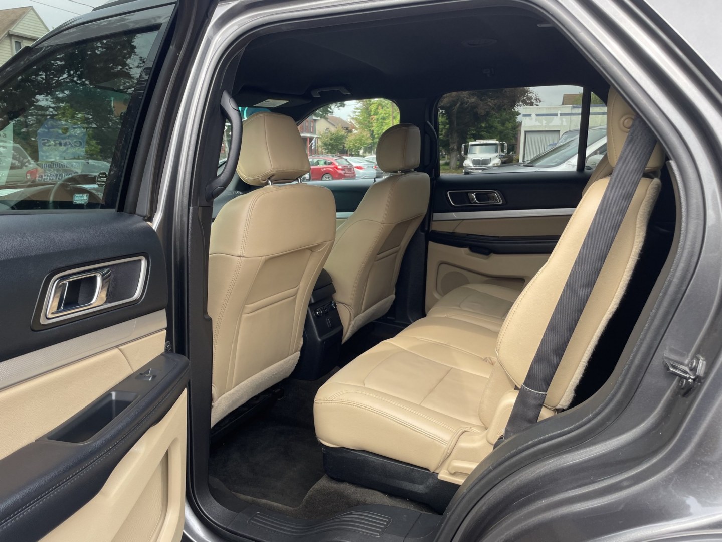 2016 Ford Explorer XLT FWD (1FM5K7D85GG) with an 3.5L V6 DOHC 24V engine, 6A transmission, located at 101 N. Main Street, Muncy, PA, 17756, (570) 546-5462, 41.207691, -76.785942- Photo#7