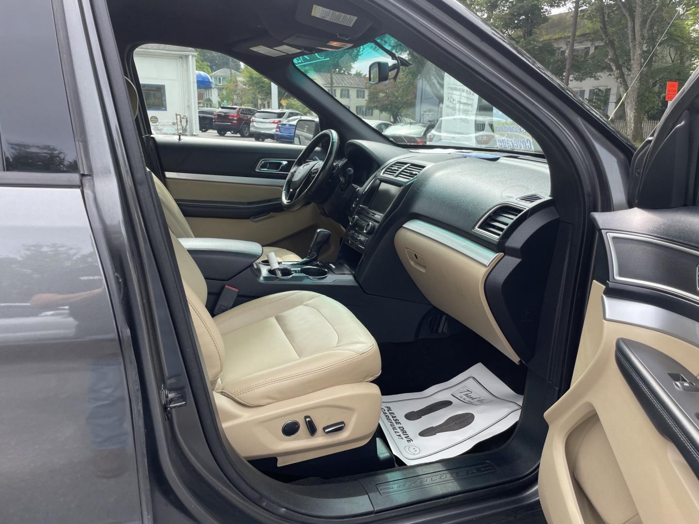 2016 Ford Explorer XLT FWD (1FM5K7D85GG) with an 3.5L V6 DOHC 24V engine, 6A transmission, located at 101 N. Main Street, Muncy, PA, 17756, (570) 546-5462, 41.207691, -76.785942- Photo#6