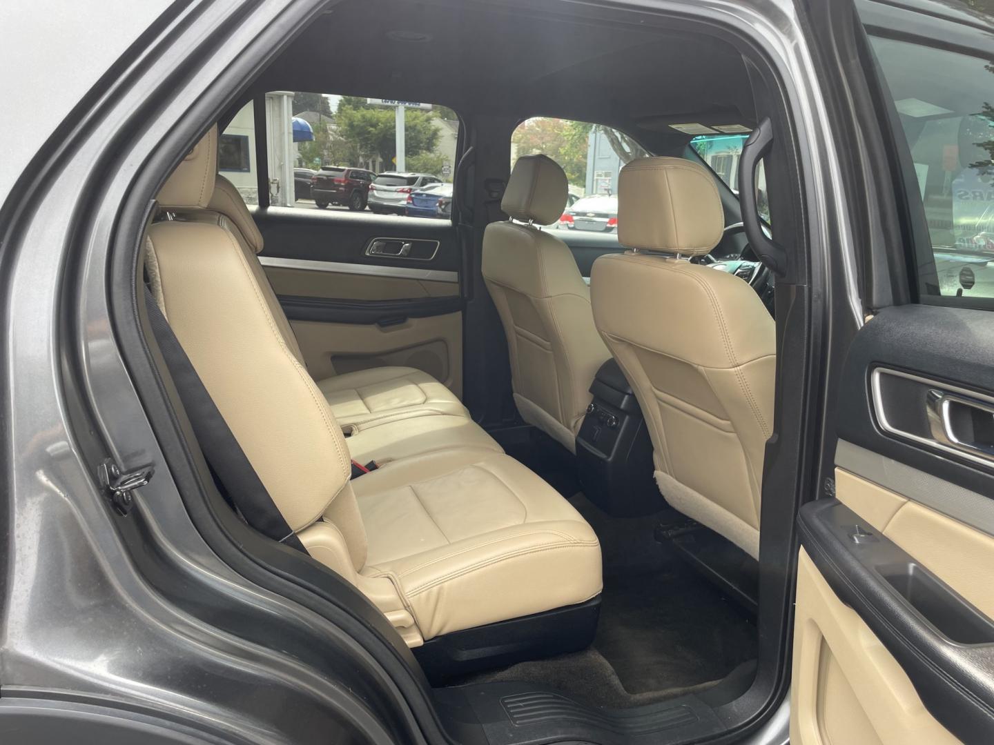 2016 Ford Explorer XLT FWD (1FM5K7D85GG) with an 3.5L V6 DOHC 24V engine, 6A transmission, located at 101 N. Main Street, Muncy, PA, 17756, (570) 546-5462, 41.207691, -76.785942- Photo#8
