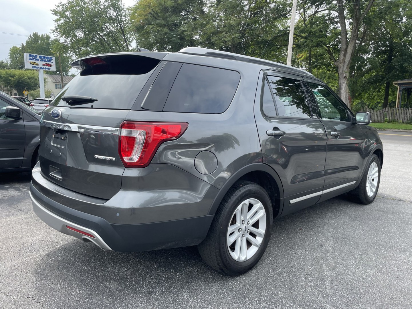2016 Ford Explorer XLT FWD (1FM5K7D85GG) with an 3.5L V6 DOHC 24V engine, 6A transmission, located at 101 N. Main Street, Muncy, PA, 17756, (570) 546-5462, 41.207691, -76.785942- Photo#3