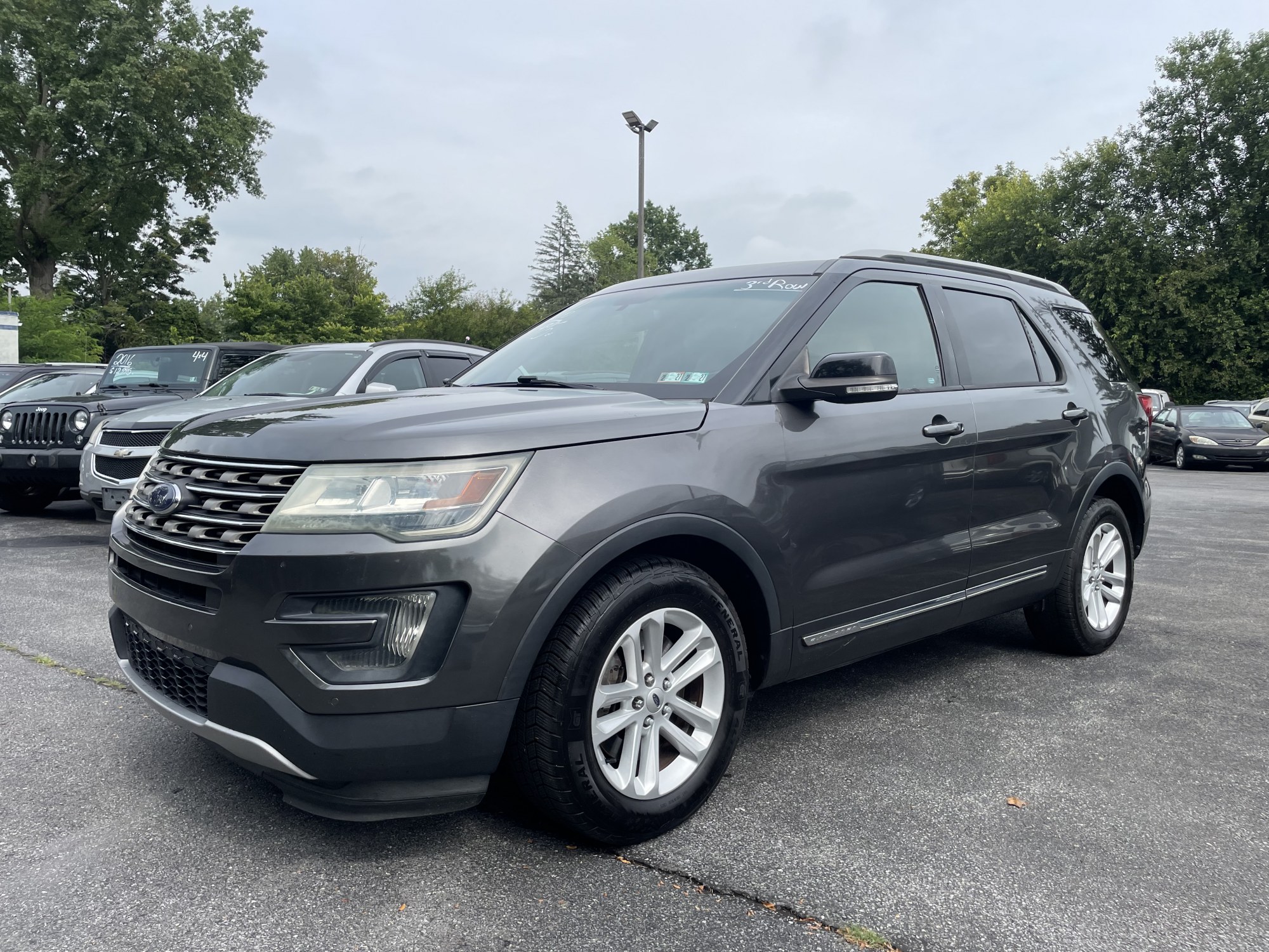 photo of 2016 Ford Explorer XLT FWD