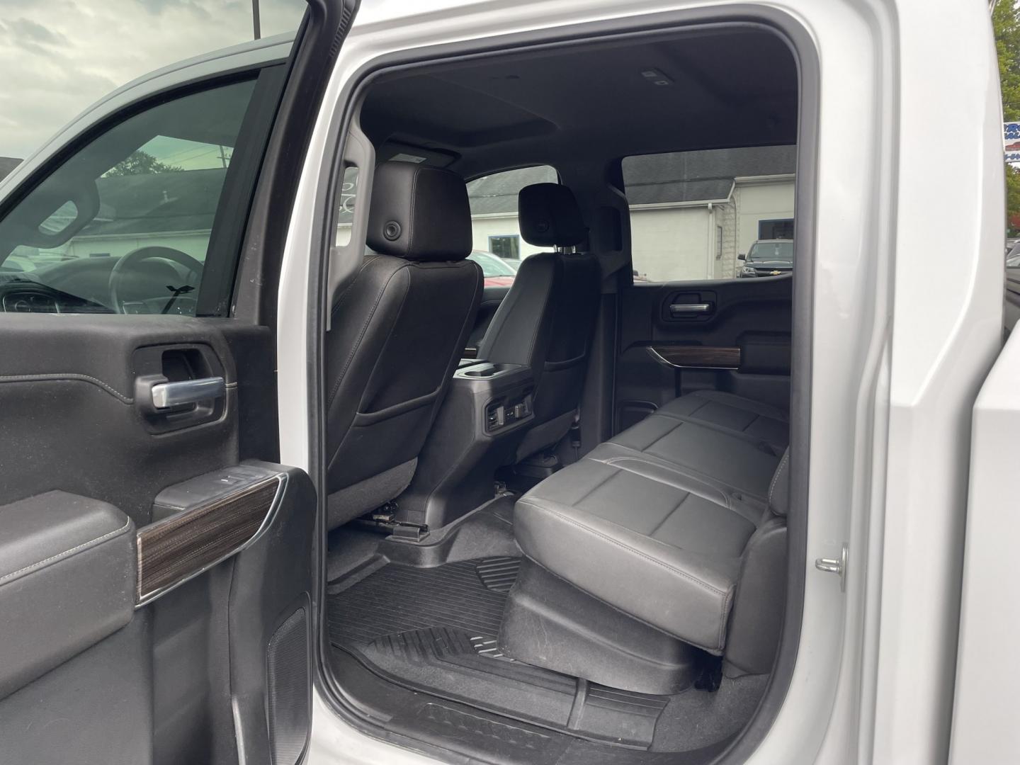 2021 White /black Chevrolet Silverado 1500 RST Crew Cab 4WD (1GCUYEET1MZ) with an 3.0L L6 DOHC 16V TURBO DIESEL engine, 6A transmission, located at 101 N. Main Street, Muncy, PA, 17756, (570) 546-5462, 41.207691, -76.785942- Photo#8