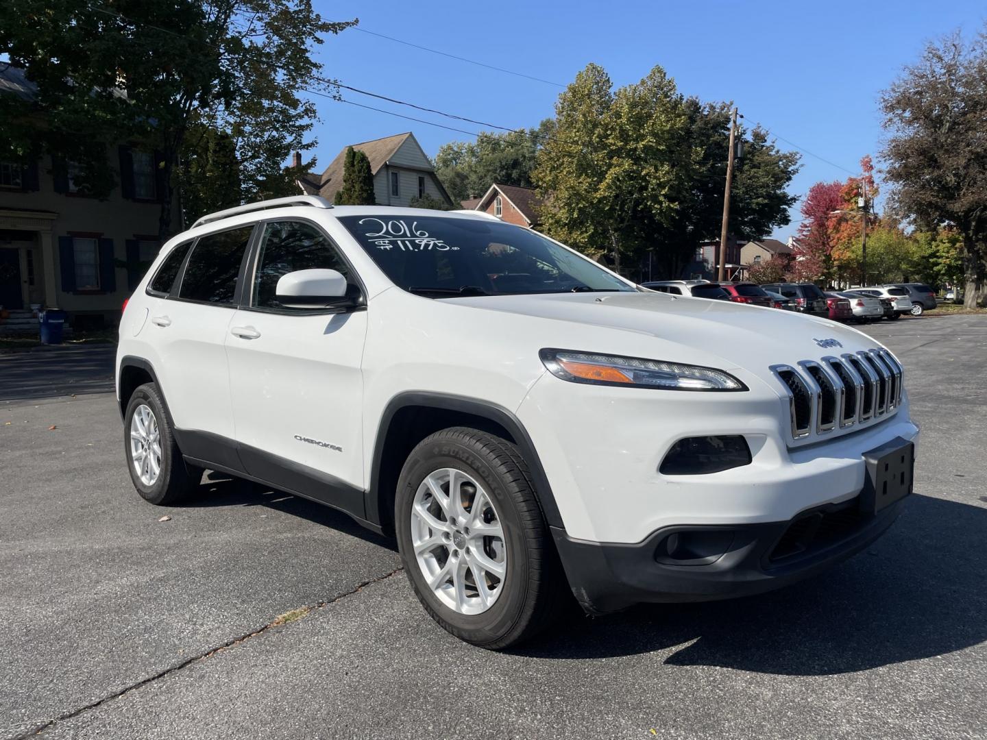 2016 Jeep Cherokee Latitude 4WD (1C4PJMCS2GW) with an 3.2L V6 DOHC 24V engine, 9A transmission, located at 101 N. Main Street, Muncy, PA, 17756, (570) 546-5462, 41.207691, -76.785942- Photo#2