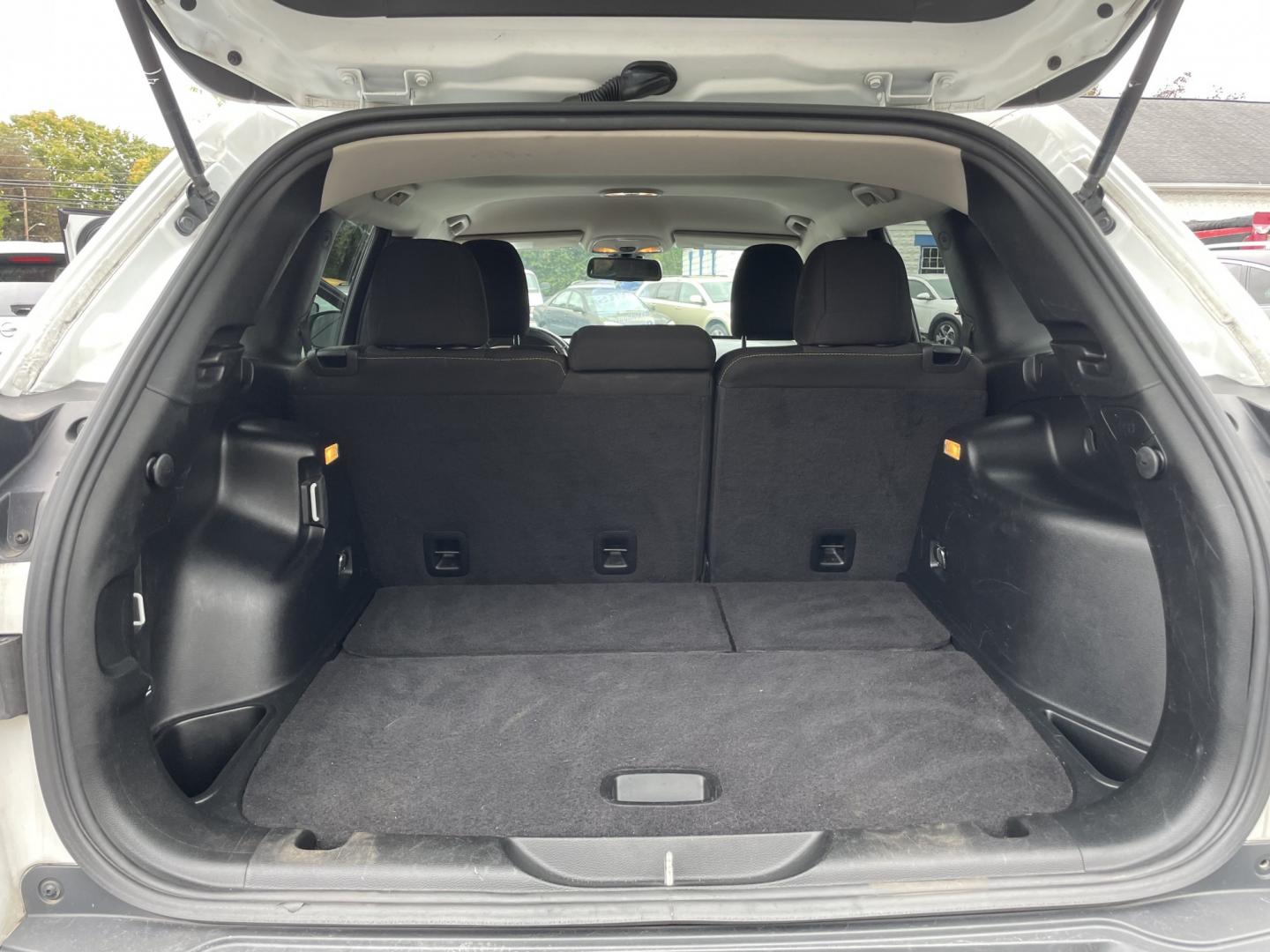 2016 Jeep Cherokee Latitude 4WD (1C4PJMCS2GW) with an 3.2L V6 DOHC 24V engine, 9A transmission, located at 101 N. Main Street, Muncy, PA, 17756, (570) 546-5462, 41.207691, -76.785942- Photo#6