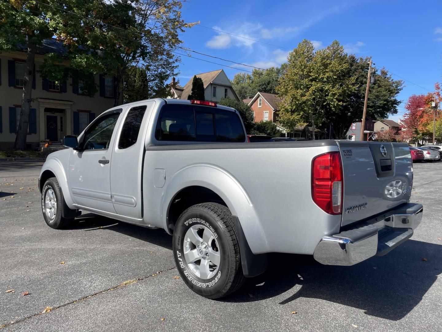 2011 Nissan Frontier PRO-4X King Cab 4WD (1N6AD0CW5BC) with an 4.0L V6 DOHC 24V engine, 5A transmission, located at 101 N. Main Street, Muncy, PA, 17756, (570) 546-5462, 41.207691, -76.785942- Photo#5