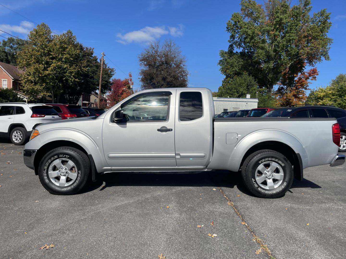 2011 Nissan Frontier PRO-4X King Cab 4WD (1N6AD0CW5BC) with an 4.0L V6 DOHC 24V engine, 5A transmission, located at 101 N. Main Street, Muncy, PA, 17756, (570) 546-5462, 41.207691, -76.785942- Photo#2