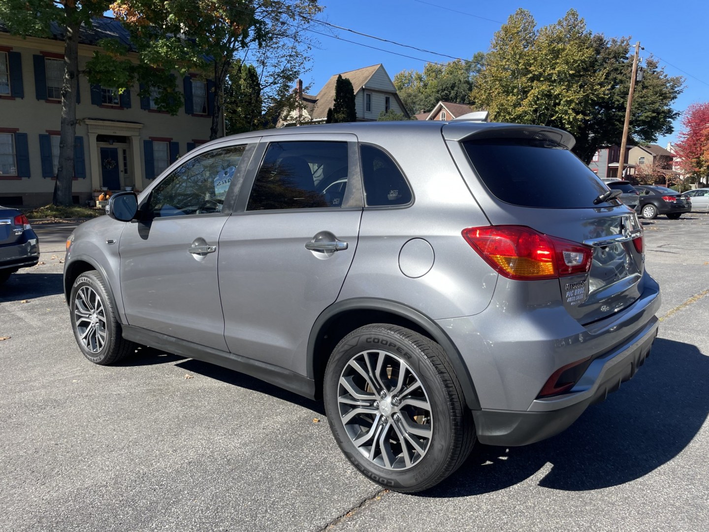 2018 Mitsubishi Outlander Sport 2.0 ES 4WD CVT (JA4AR3AUXJZ) with an 2.0L L4 DOHC 16V engine, CVT transmission, located at 101 N. Main Street, Muncy, PA, 17756, (570) 546-5462, 41.207691, -76.785942- Photo#2
