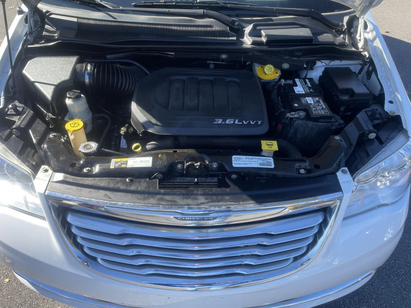 2016 Chrysler Town & Country Touring (2C4RC1BG3GR) with an 3.6L V6 DOHC 24V engine, 6A transmission, located at 101 N. Main Street, Muncy, PA, 17756, (570) 546-5462, 41.207691, -76.785942- Photo#8