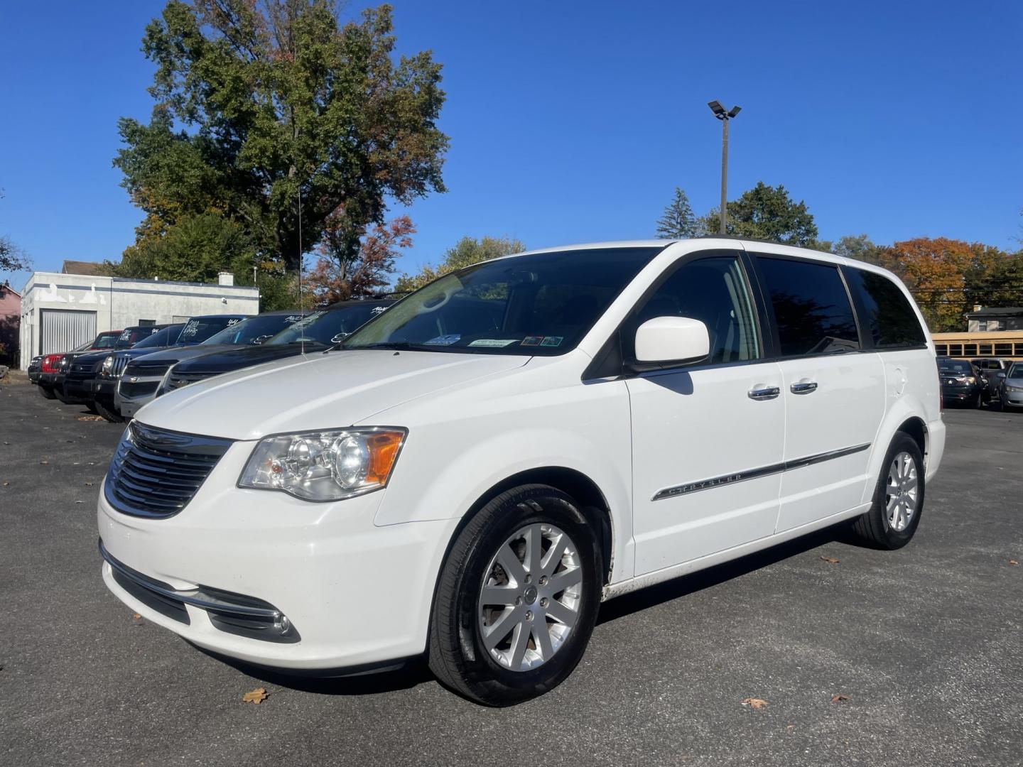 2016 Chrysler Town & Country Touring (2C4RC1BG3GR) with an 3.6L V6 DOHC 24V engine, 6A transmission, located at 101 N. Main Street, Muncy, PA, 17756, (570) 546-5462, 41.207691, -76.785942- Photo#0