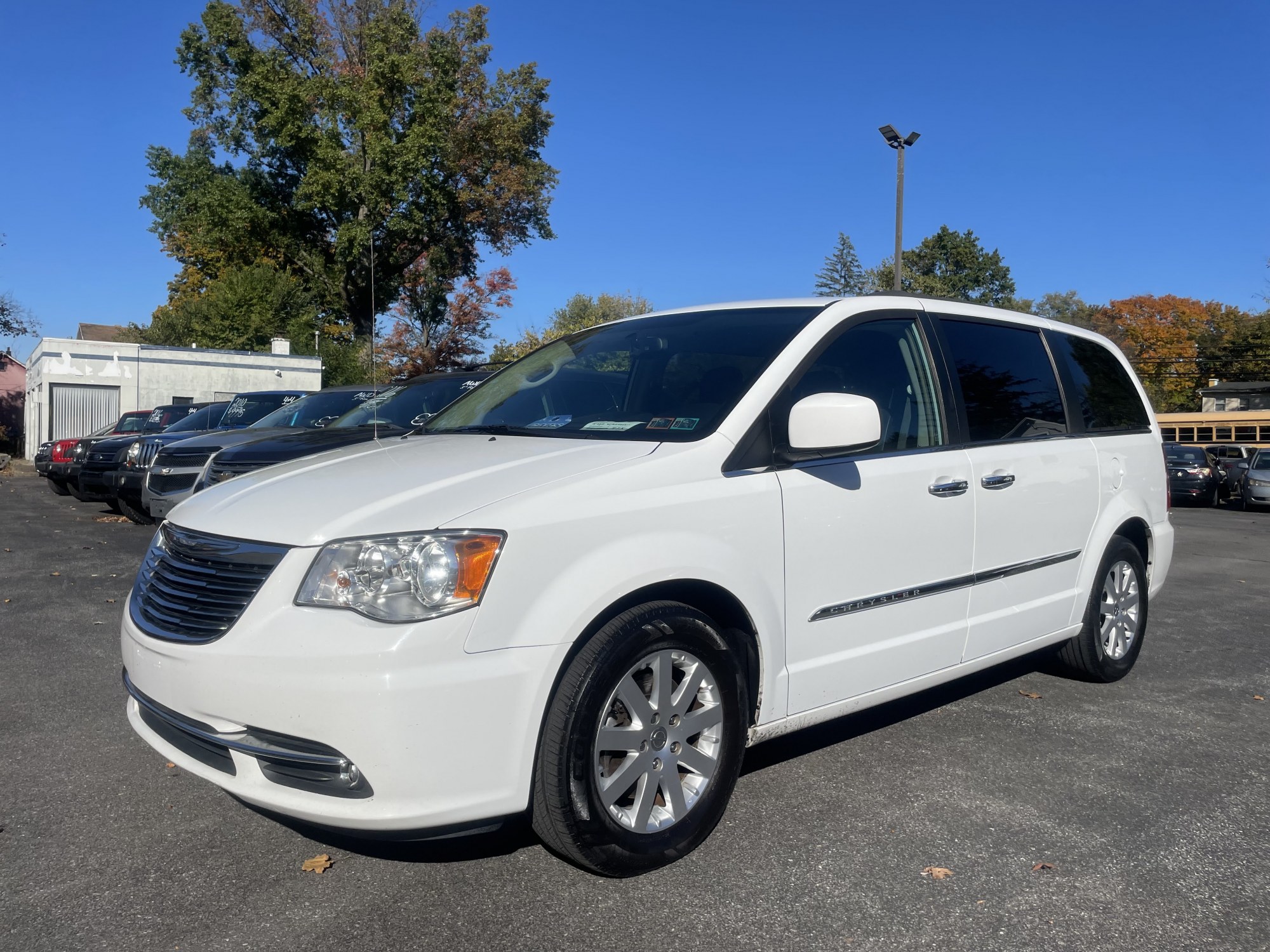 photo of 2016 Chrysler Town & Country Touring