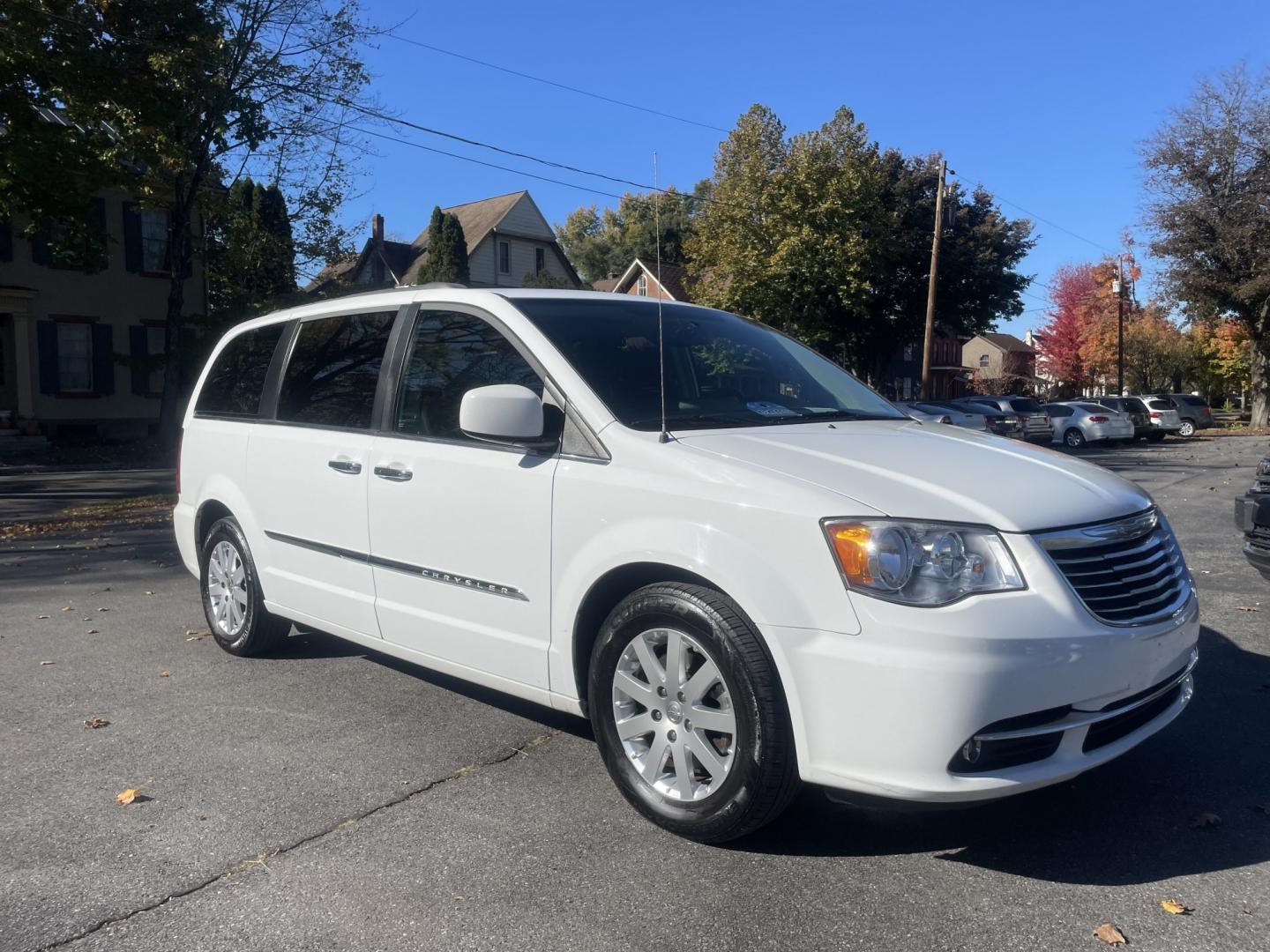 2016 Chrysler Town & Country Touring (2C4RC1BG3GR) with an 3.6L V6 DOHC 24V engine, 6A transmission, located at 101 N. Main Street, Muncy, PA, 17756, (570) 546-5462, 41.207691, -76.785942- Photo#2