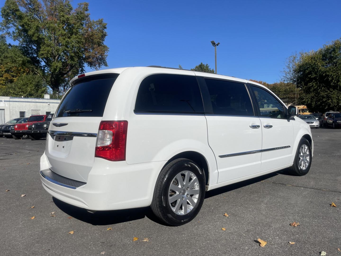 2016 Chrysler Town & Country Touring (2C4RC1BG3GR) with an 3.6L V6 DOHC 24V engine, 6A transmission, located at 101 N. Main Street, Muncy, PA, 17756, (570) 546-5462, 41.207691, -76.785942- Photo#1