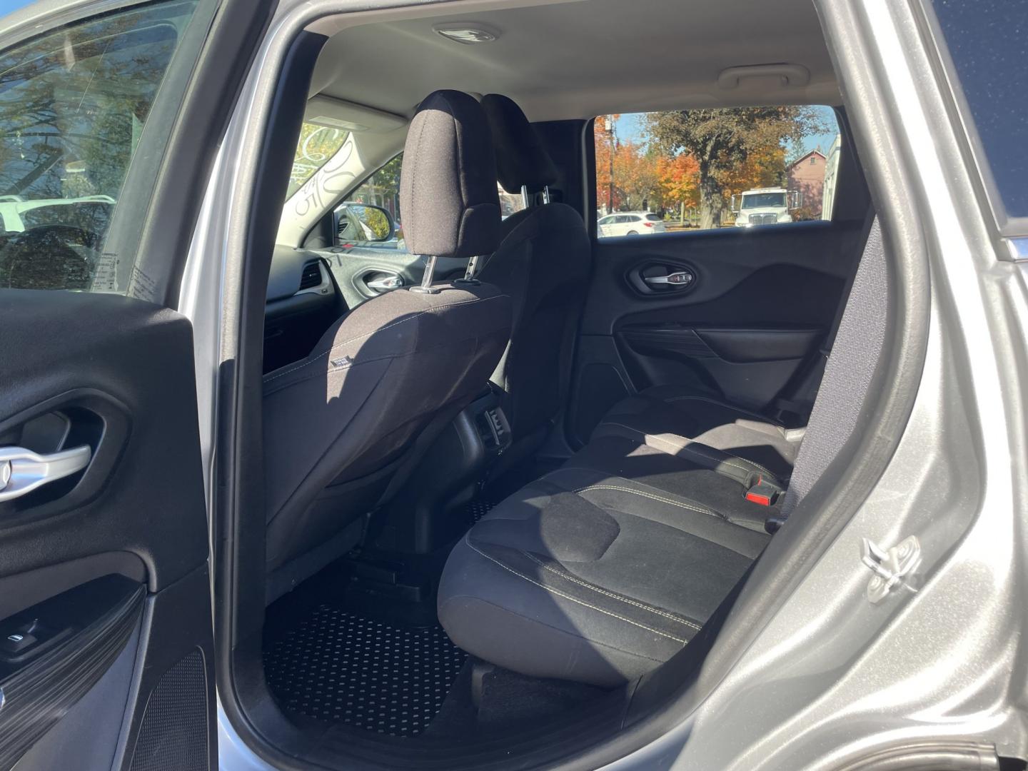 2016 Jeep Cherokee Latitude 4WD (1C4PJMCB2GW) with an 2.4L L4 DOHC 16V engine, 9A transmission, located at 101 N. Main Street, Muncy, PA, 17756, (570) 546-5462, 41.207691, -76.785942- Photo#5