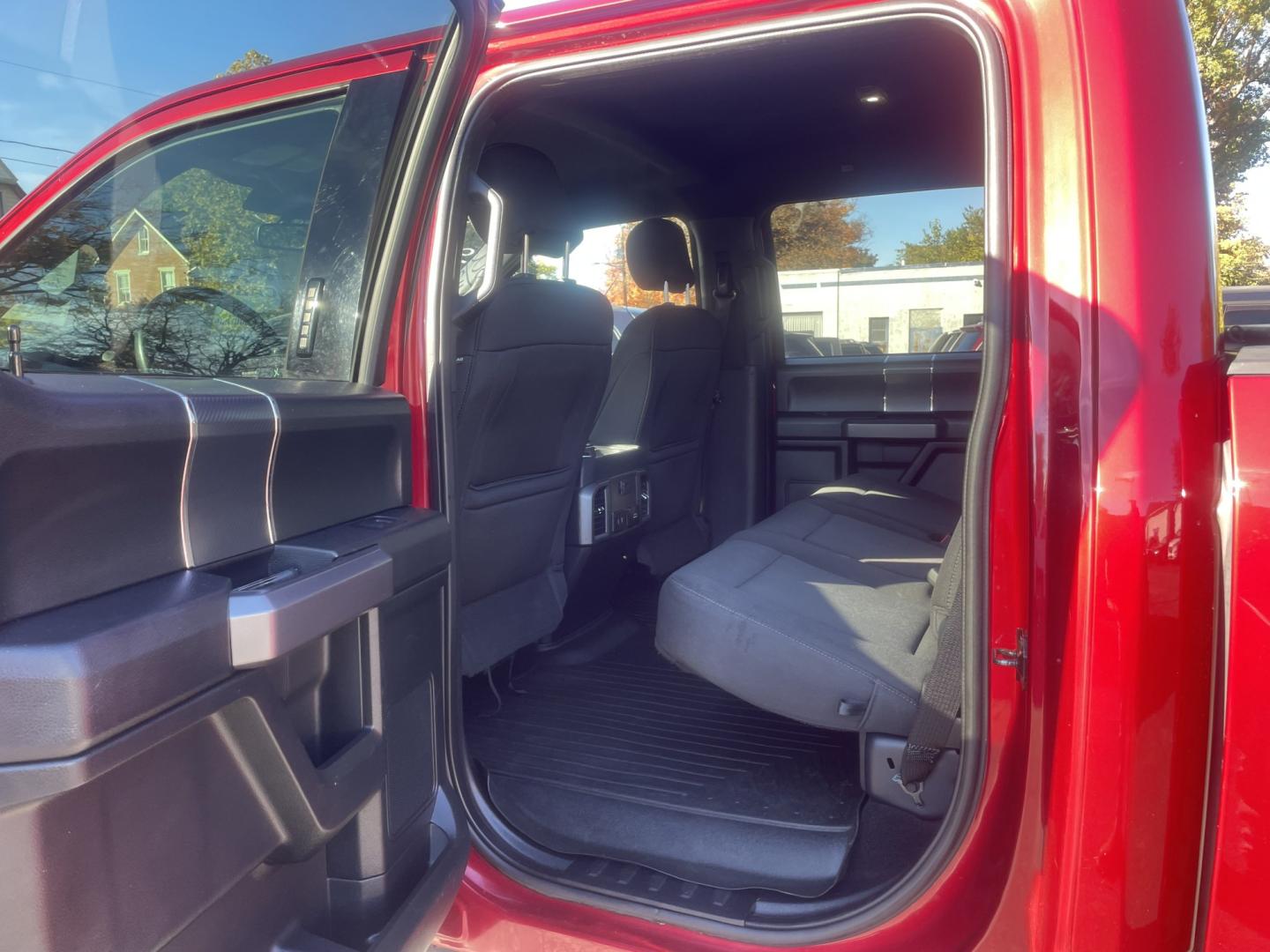 2019 Ford F-150 XLT SuperCrew 5.5-ft. Bed 4WD (1FTEW1EP2KF) with an 2.7L V6 DOHC 24V engine, 6A transmission, located at 101 N. Main Street, Muncy, PA, 17756, (570) 546-5462, 41.207691, -76.785942- Photo#9