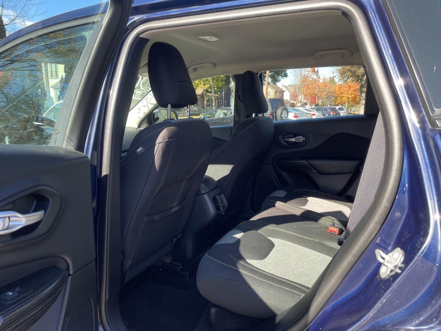 2014 Jeep Cherokee Sport 4WD (1C4PJMAB9EW) with an 2.4L L4 DOHC 16V engine, 9A transmission, located at 101 N. Main Street, Muncy, PA, 17756, (570) 546-5462, 41.207691, -76.785942- Photo#5